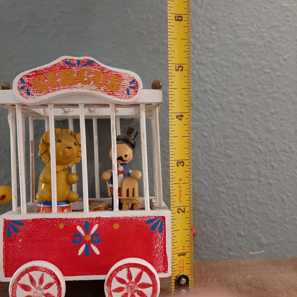 Vintage Enesco Wood CIRCUS Train Lion And Tamer Toy Figurine 1980 Music Box - Picture 2 of 8